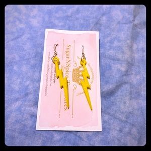Lightning bolt dangle earrings, yellow